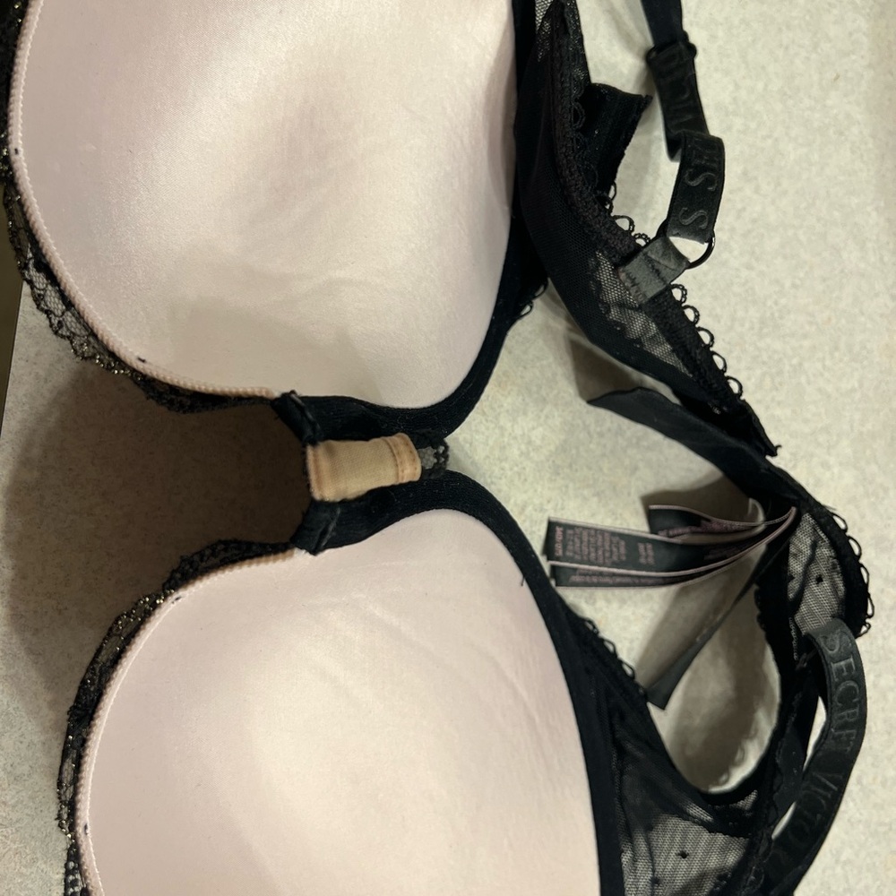 Victoria's Secret Black and Nude Embroidered Bra - Picture 4 of 5